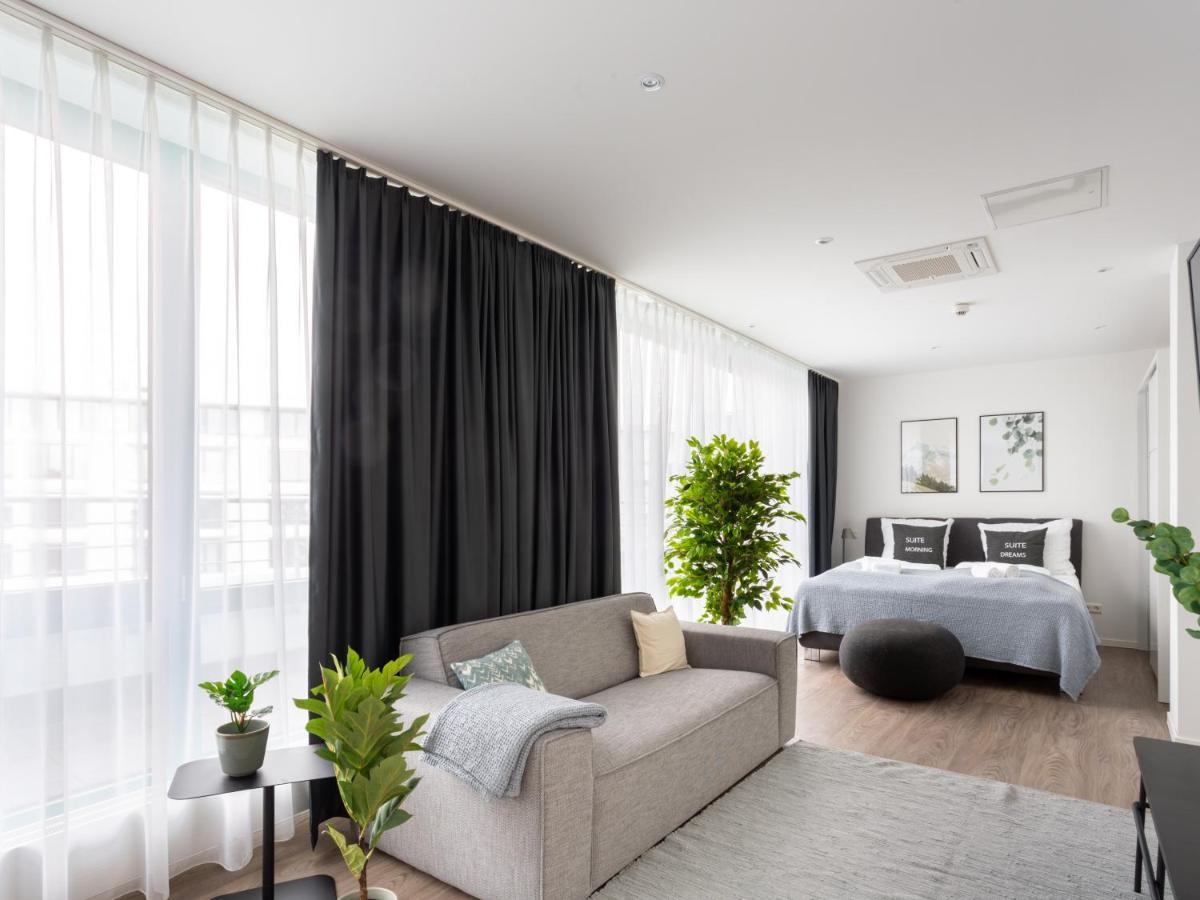 Suite XL mit Balkon und Blick auf die Straße