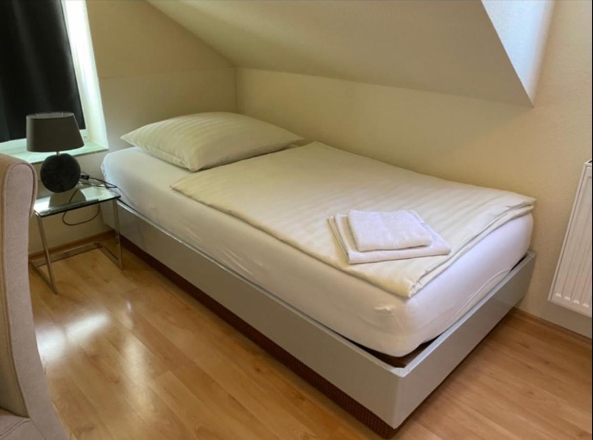 Chambre Simple avec Toilettes Communes