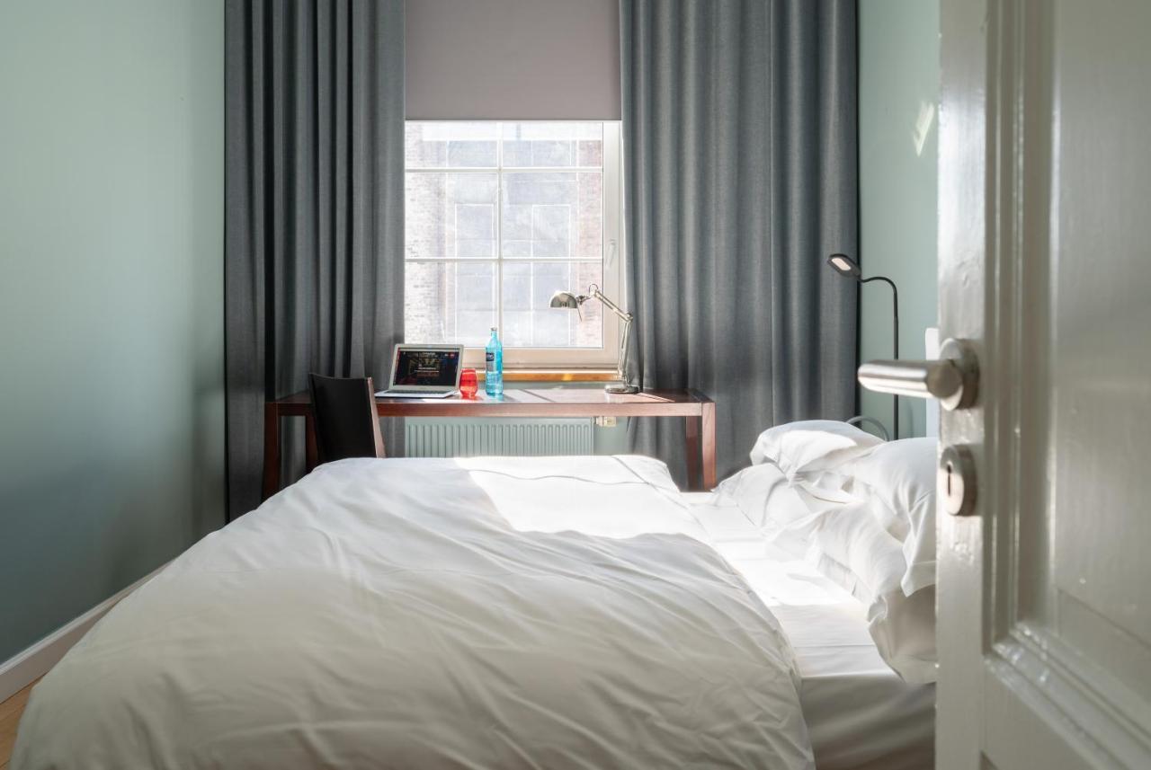 Two-Bedroom Apartment,1377164264:JPEG