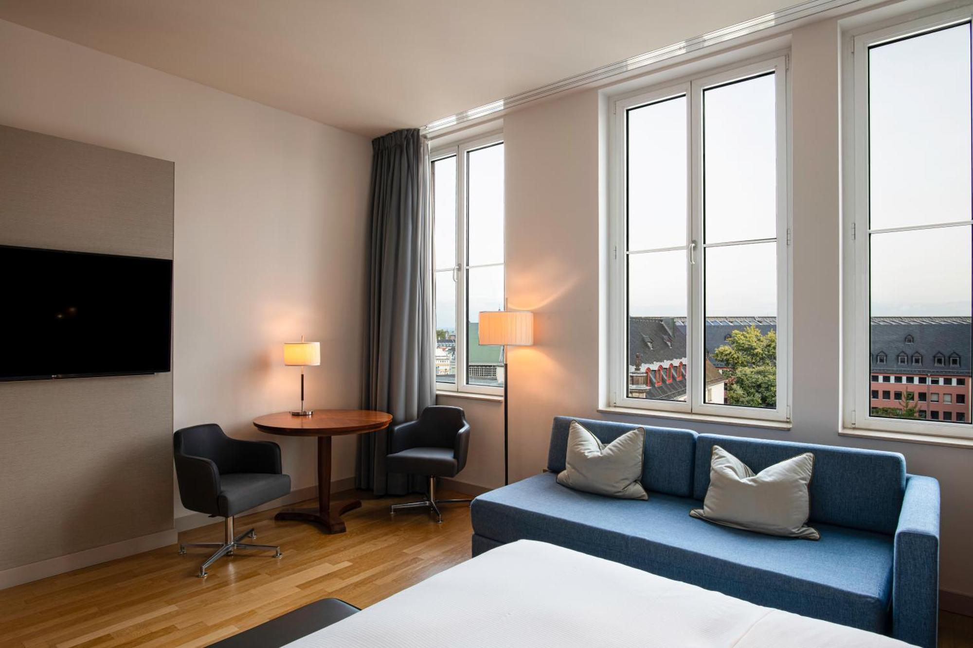 Deluxe King Room with View