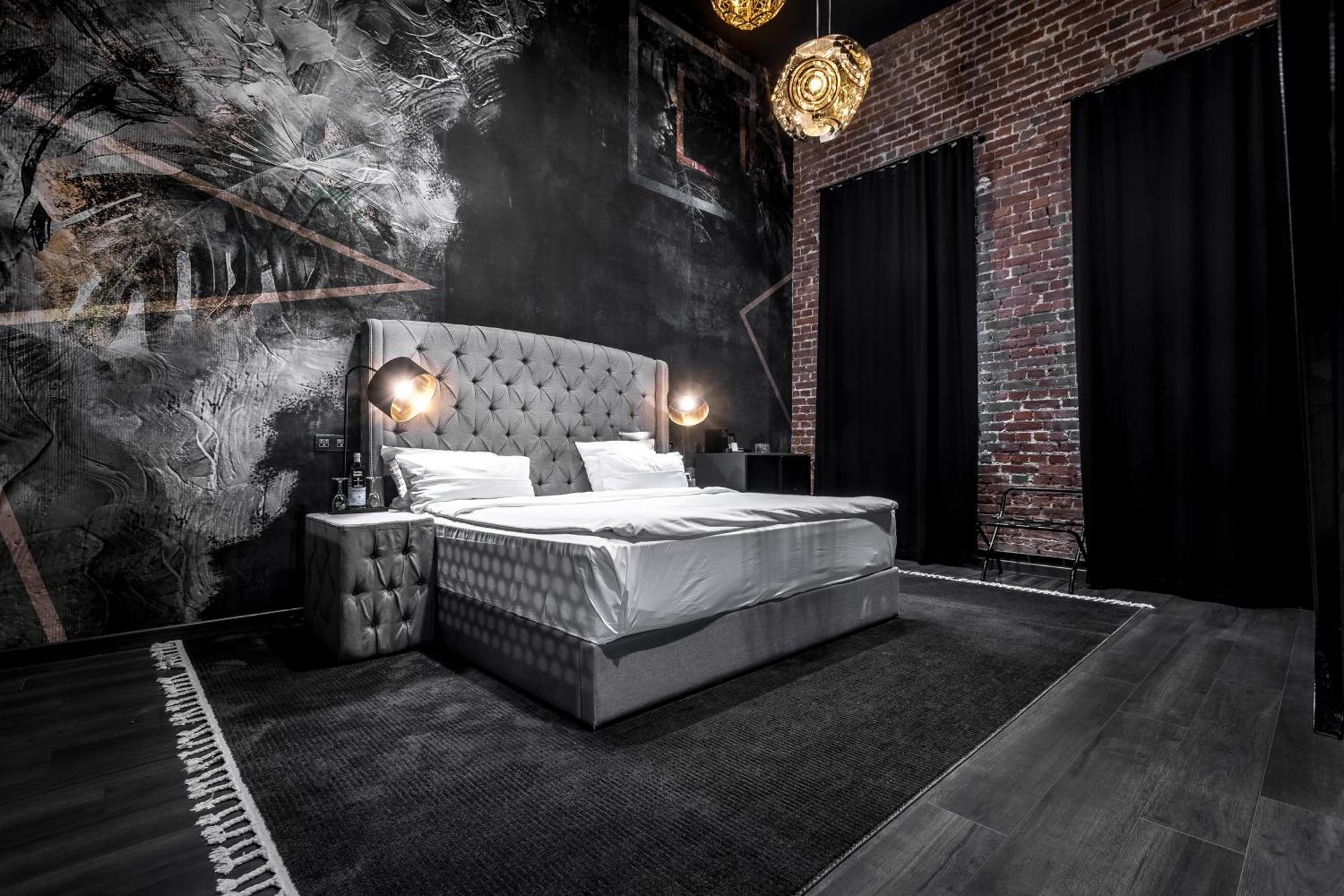 Black Superior Loft,1080277501:JPEG