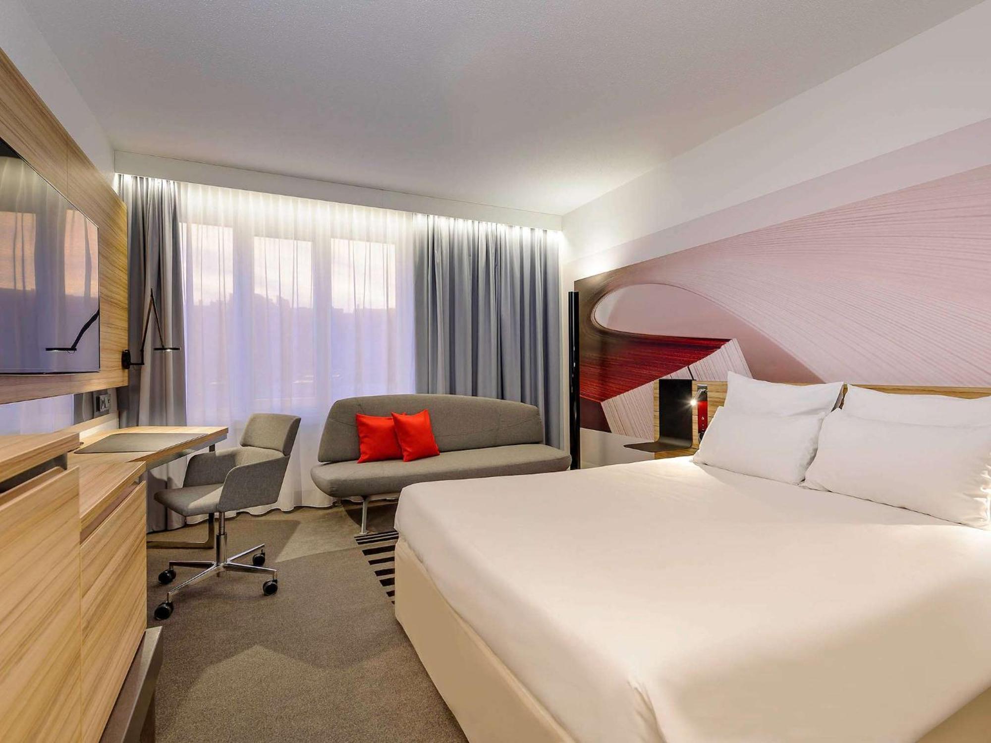 Executive Queen Room with Sofa