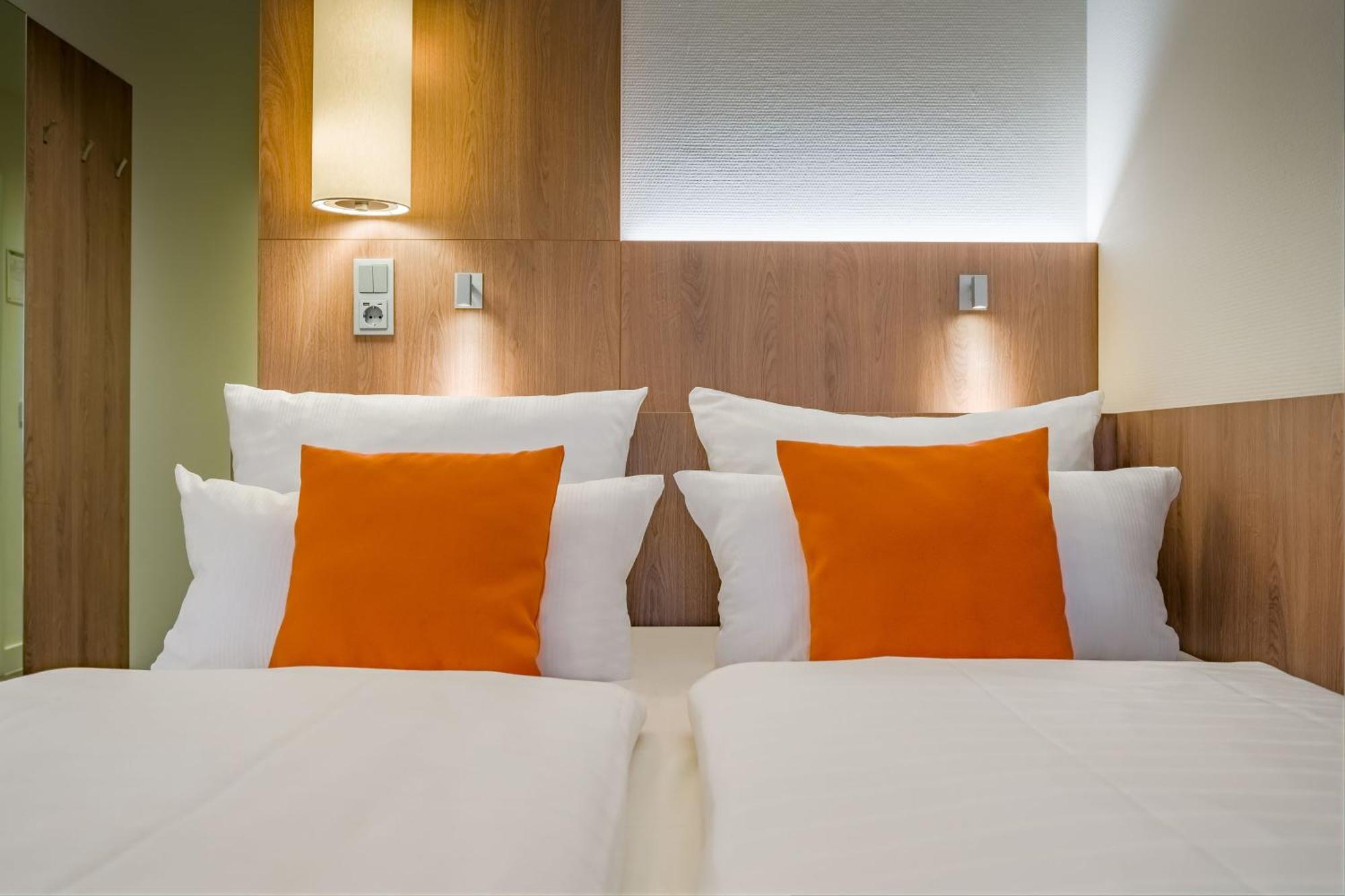Queensize Double Room - 160 x 200 cm
