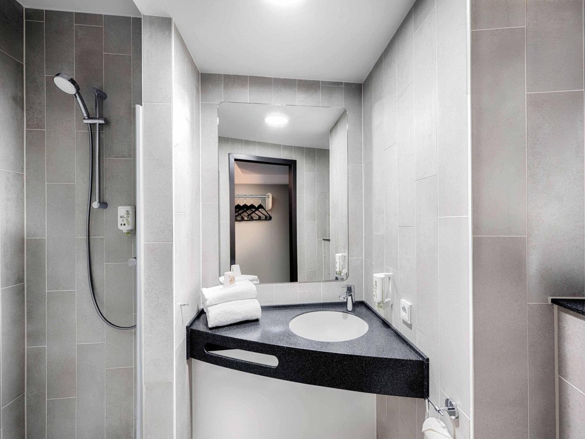 Single Room,1699416676:JPEG