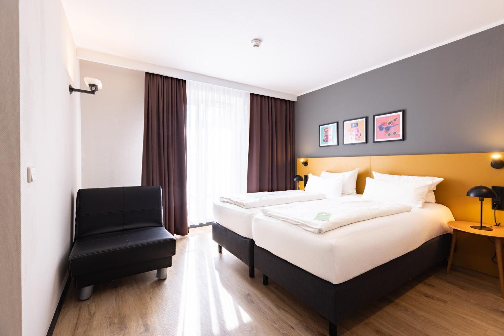 Premium Queen Room with sofa bed,1710582349:JPEG