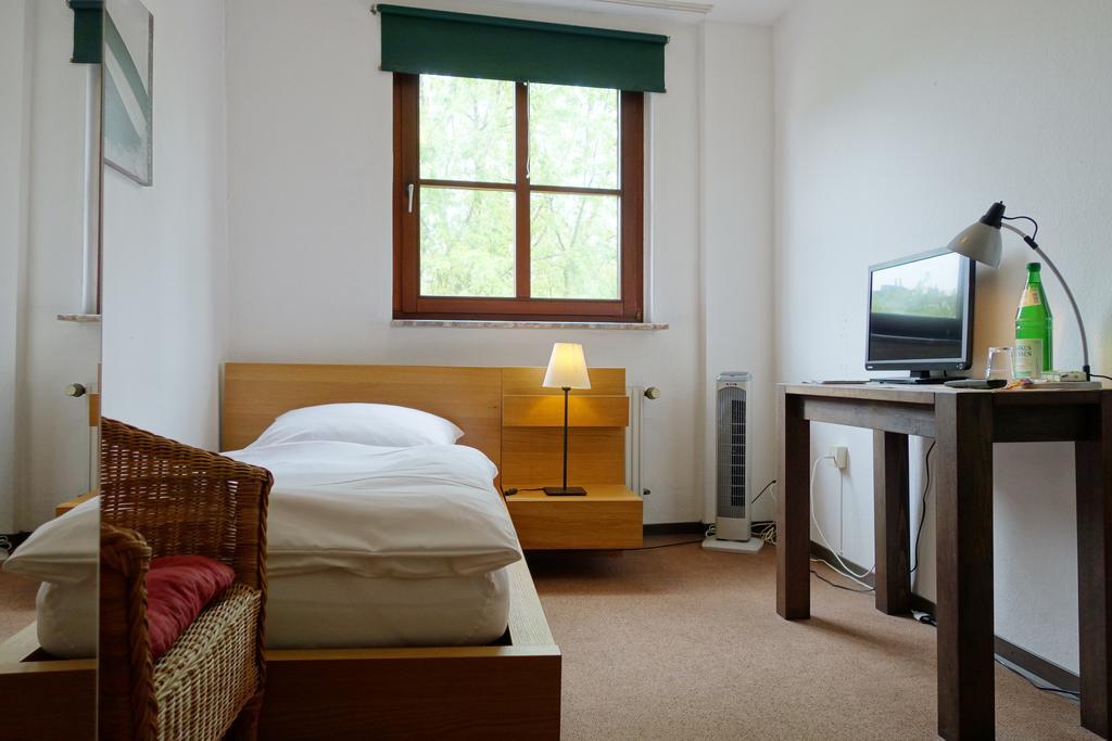Single Room,67997375:JPEG