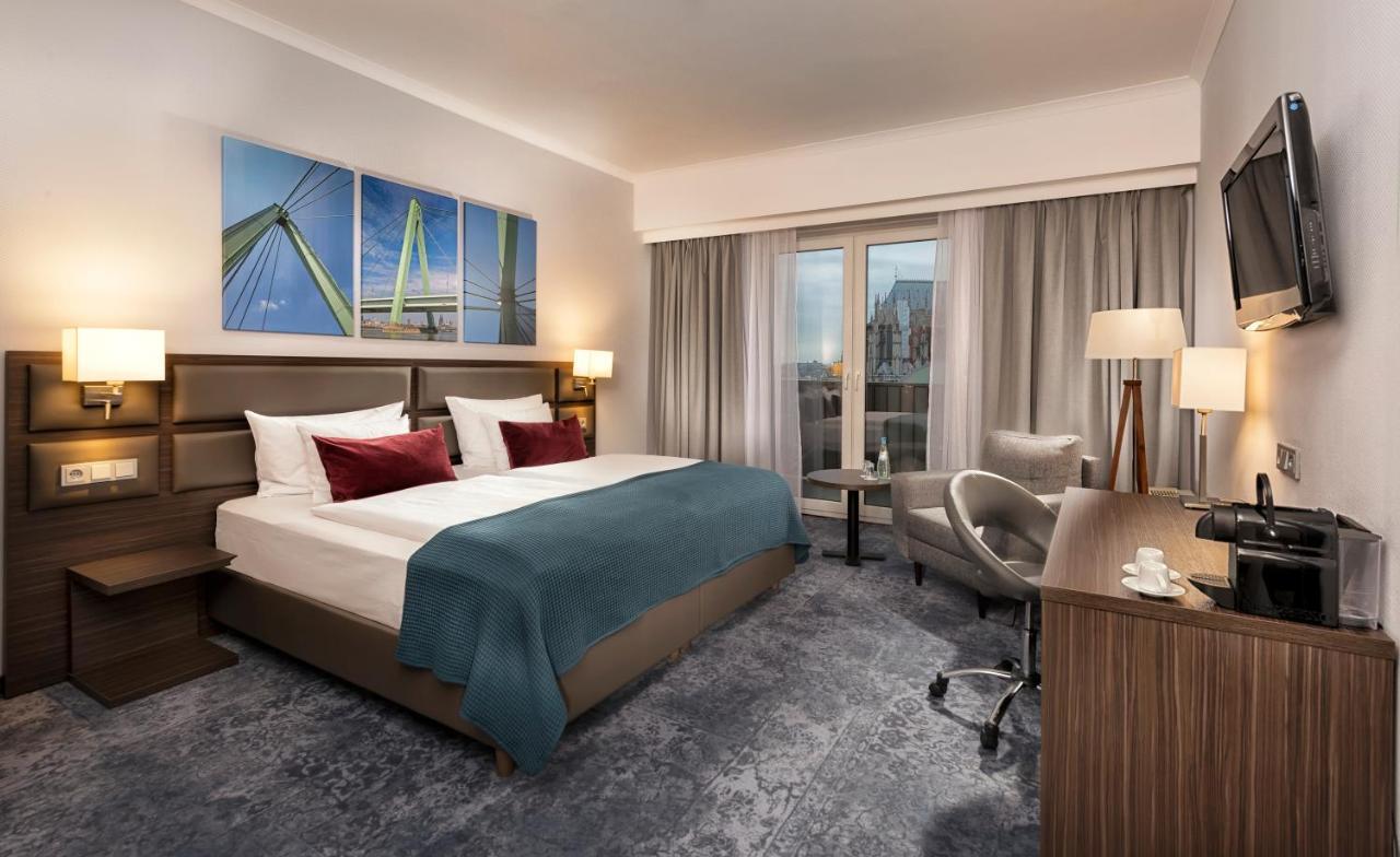 Deluxe Double or Twin Room with City View