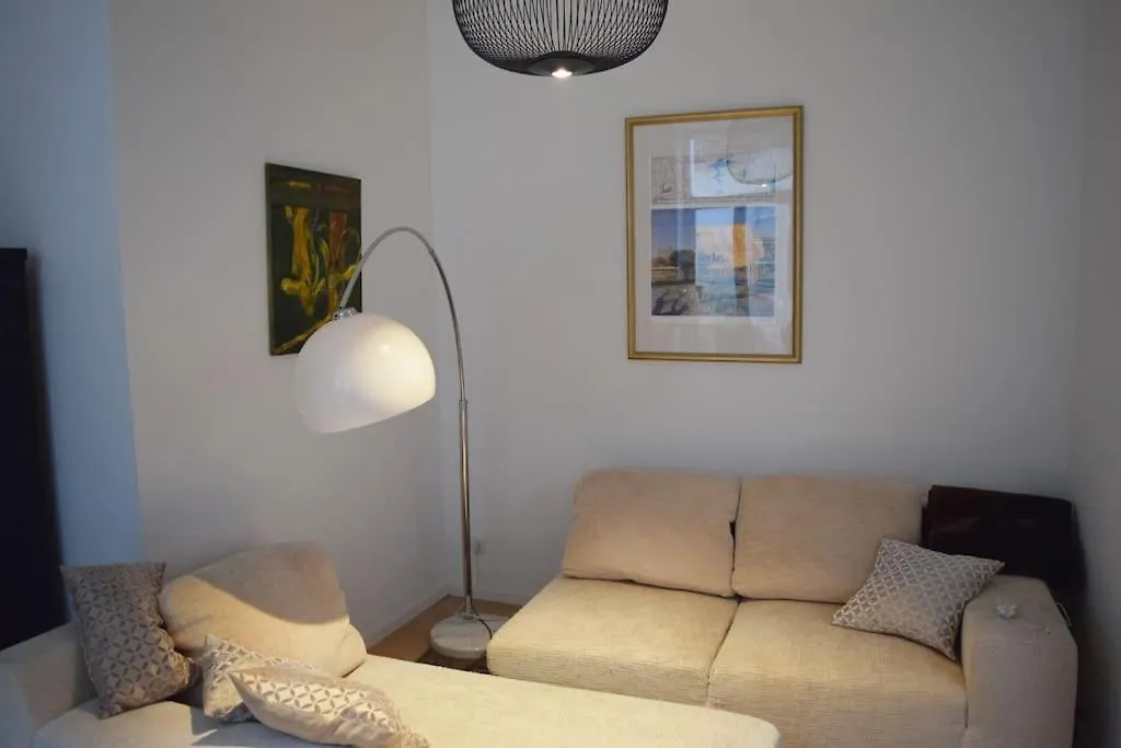 Hochwertige 4-Zimmer-Wohnung In Koeln-Suelz-1