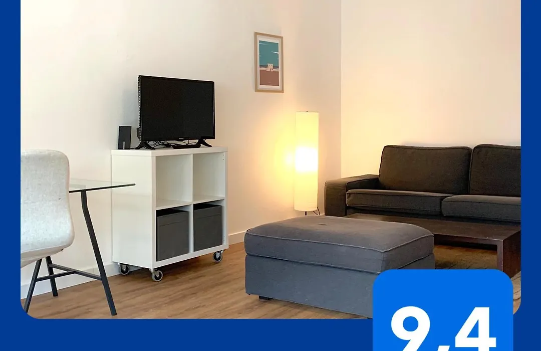 Sehr Schoene Wohnung In Koeln-Brueck Mit Eigenem Parkplatz-1