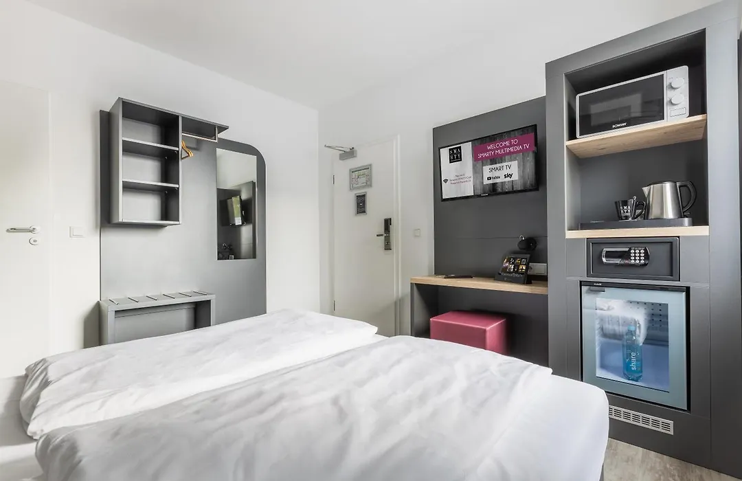 Smarty Airport Cologne Hotel - Kontaktloser Self Check-In-1
