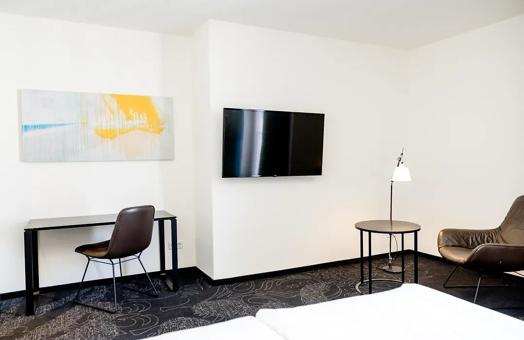 Motel One Koeln-Neumarkt-1