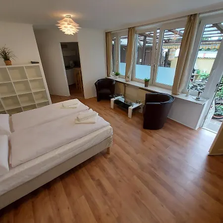 Garden Apartment-3