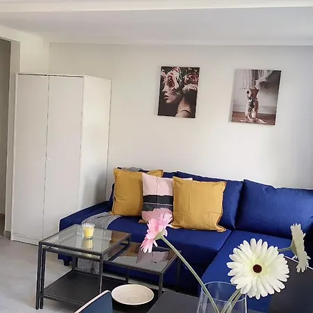 Tiny Modern Apartment Central Cologne-2