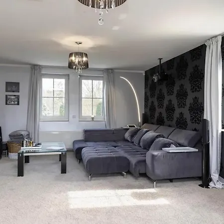Aussergewoehnliche Villa Auf Einem 2.200 M² Grossen Grundstueck In Bester Lage In Alt Hahnwald-2