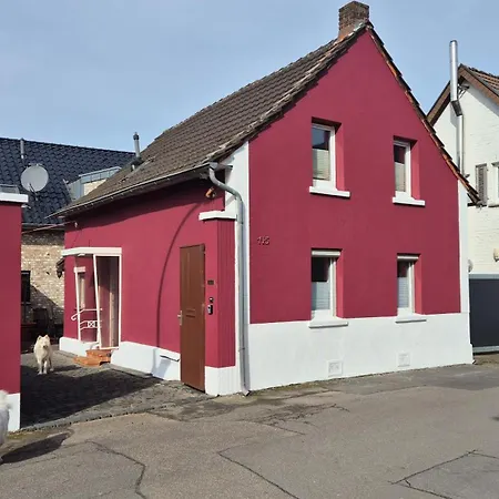 Schoenste Lage Am Rhein, Behagliches Haus Mit Kamin.-3