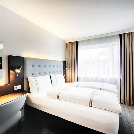 Premier Inn Koeln City Centre-3