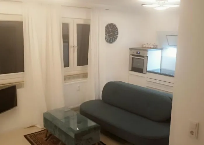 Apartment Mit Schoener, Moderner Einrichtung Colonia