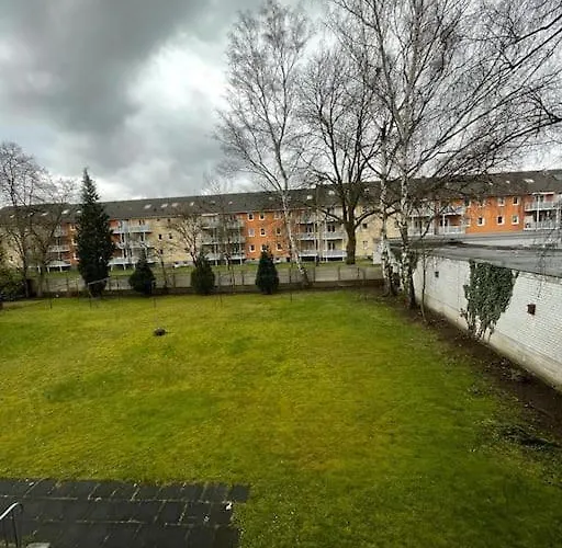 2 Zimmer Apartment Mobliert Zentrale Lage In Koln che accetta animali